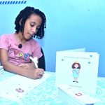 Jovem escritora de 10 anos lança livro em Salvador e se torna inspiração